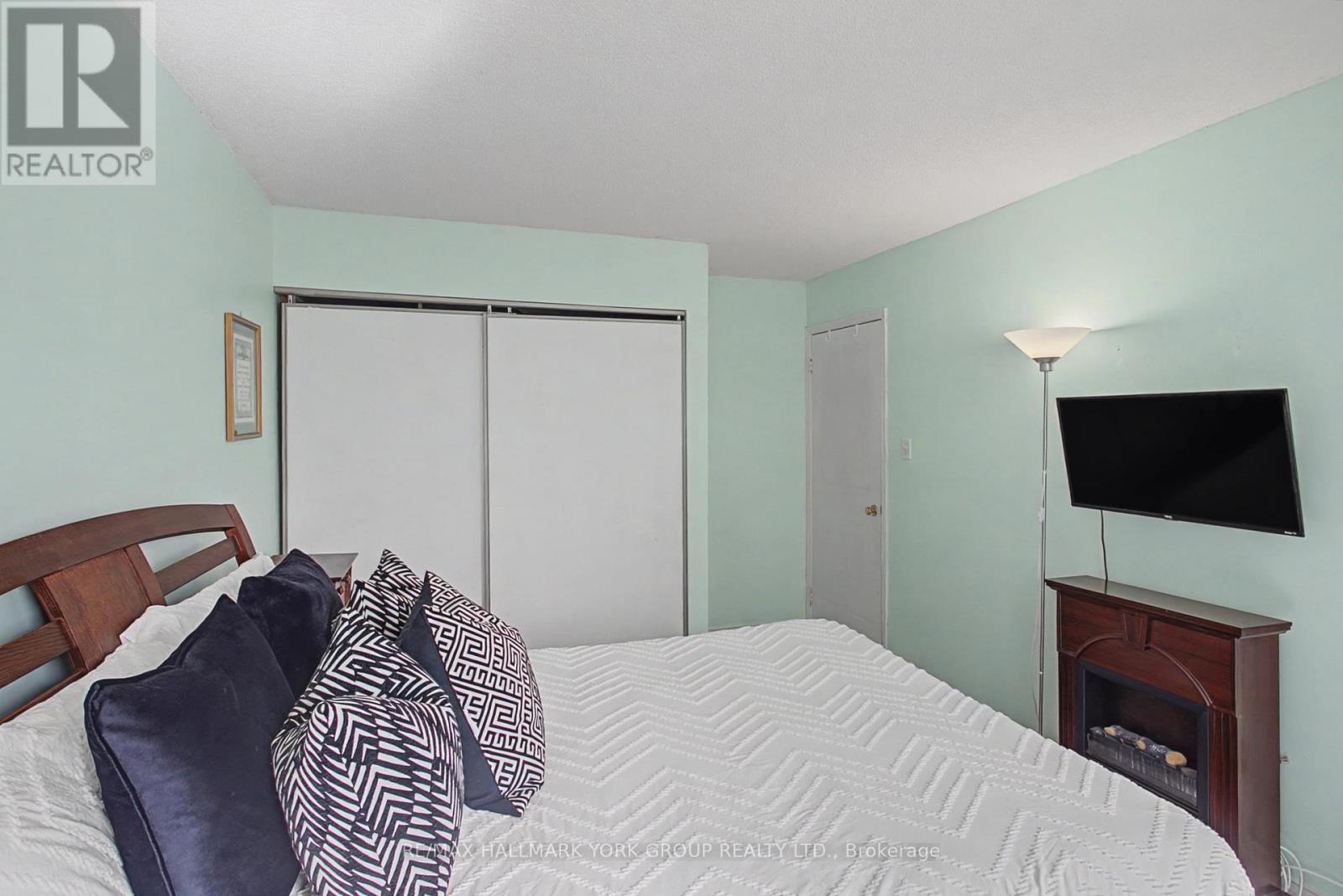 28 Hollingshead Drive, Aurora, Ontario  L4G 5J8 - Photo 15 - N12880620