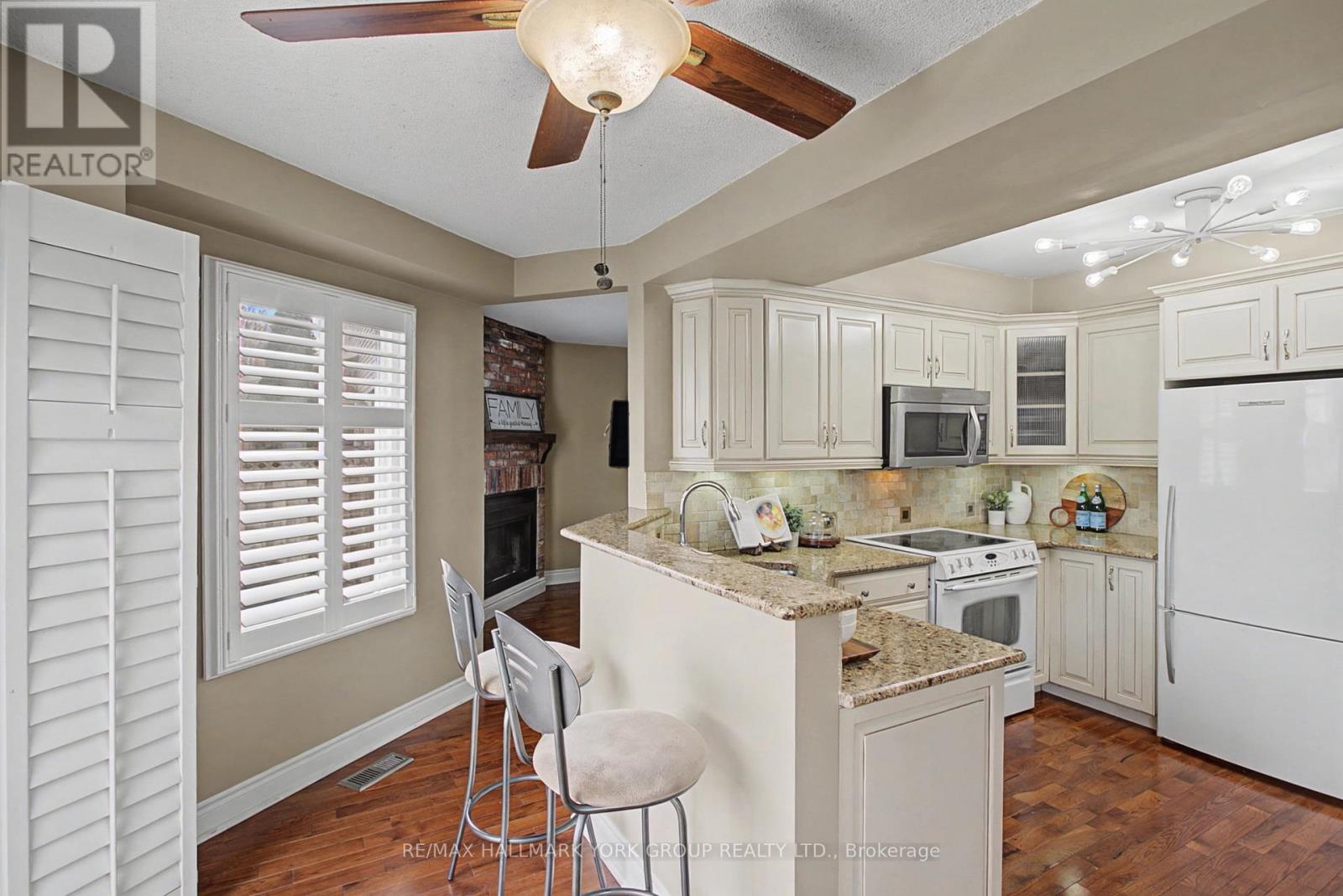 28 Hollingshead Drive, Aurora, Ontario  L4G 5J8 - Photo 10 - N12880620