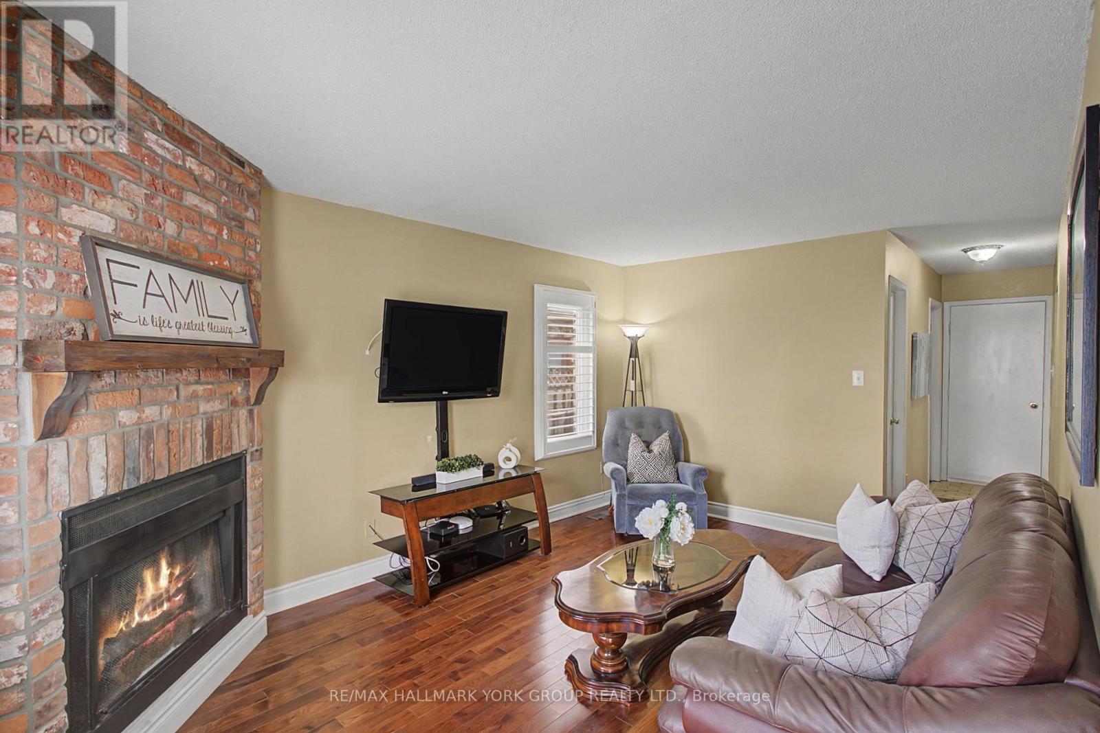 28 Hollingshead Drive, Aurora, Ontario  L4G 5J8 - Photo 11 - N12880620