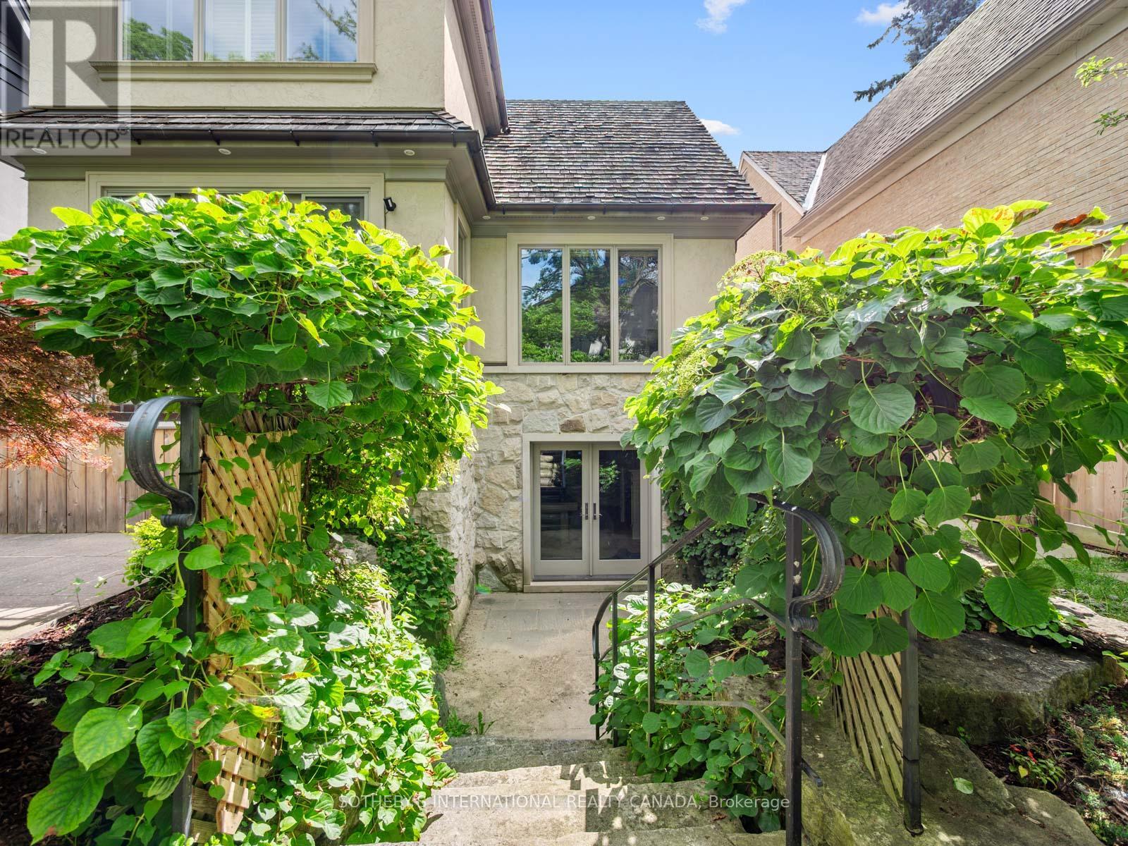 85 Strath Avenue, Toronto, Ontario  M8X 1R7 - Photo 31 - W12879744