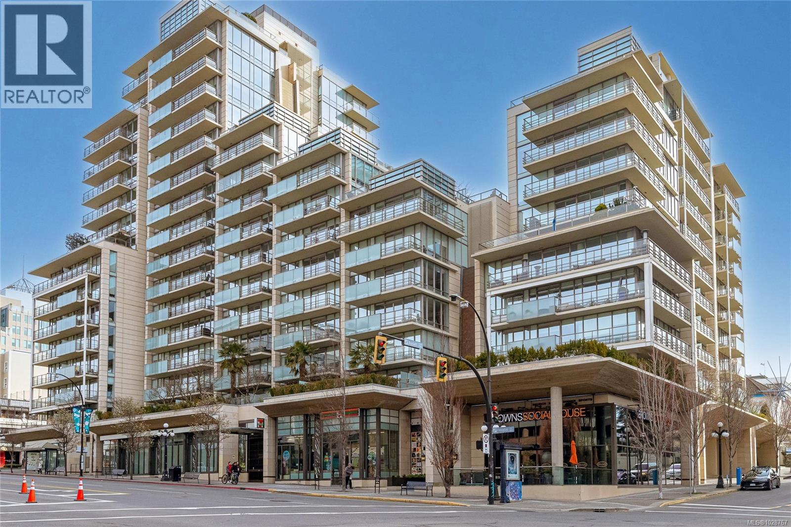 707 708 Burdett Ave, Victoria, British Columbia