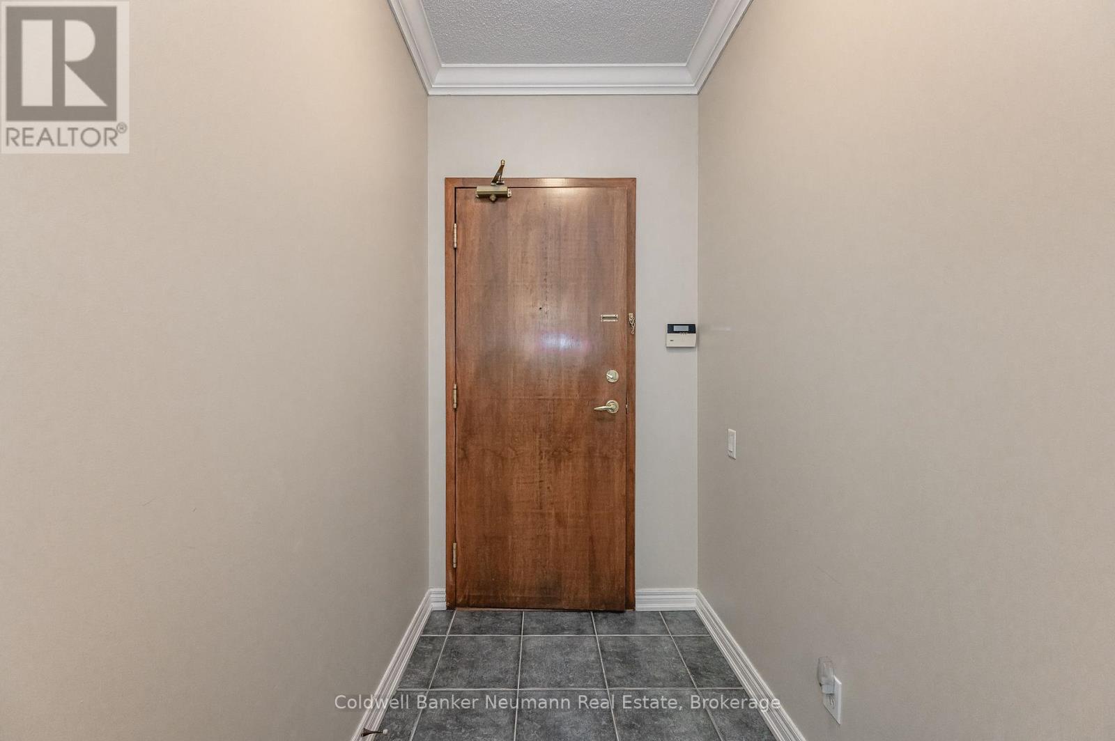 409 - 60 Old Mill Road, Oakville, Ontario  L6J 7V9 - Photo 2 - W12881350