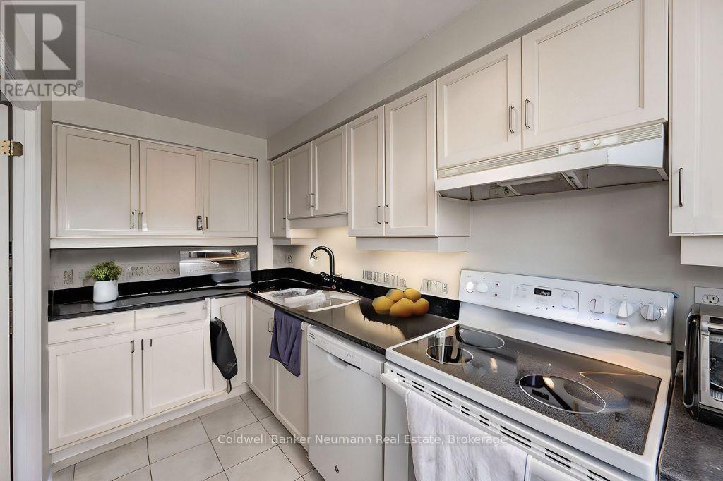 409 - 60 Old Mill Road, Oakville, Ontario  L6J 7V9 - Photo 5 - W12881350