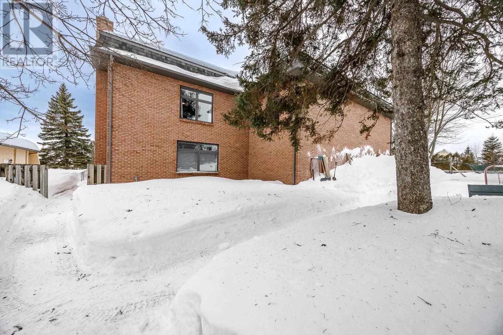105 Alworth Pl, Saut Ste Marie, Ontario  P6B 5W5 - Photo 46 - SM260401