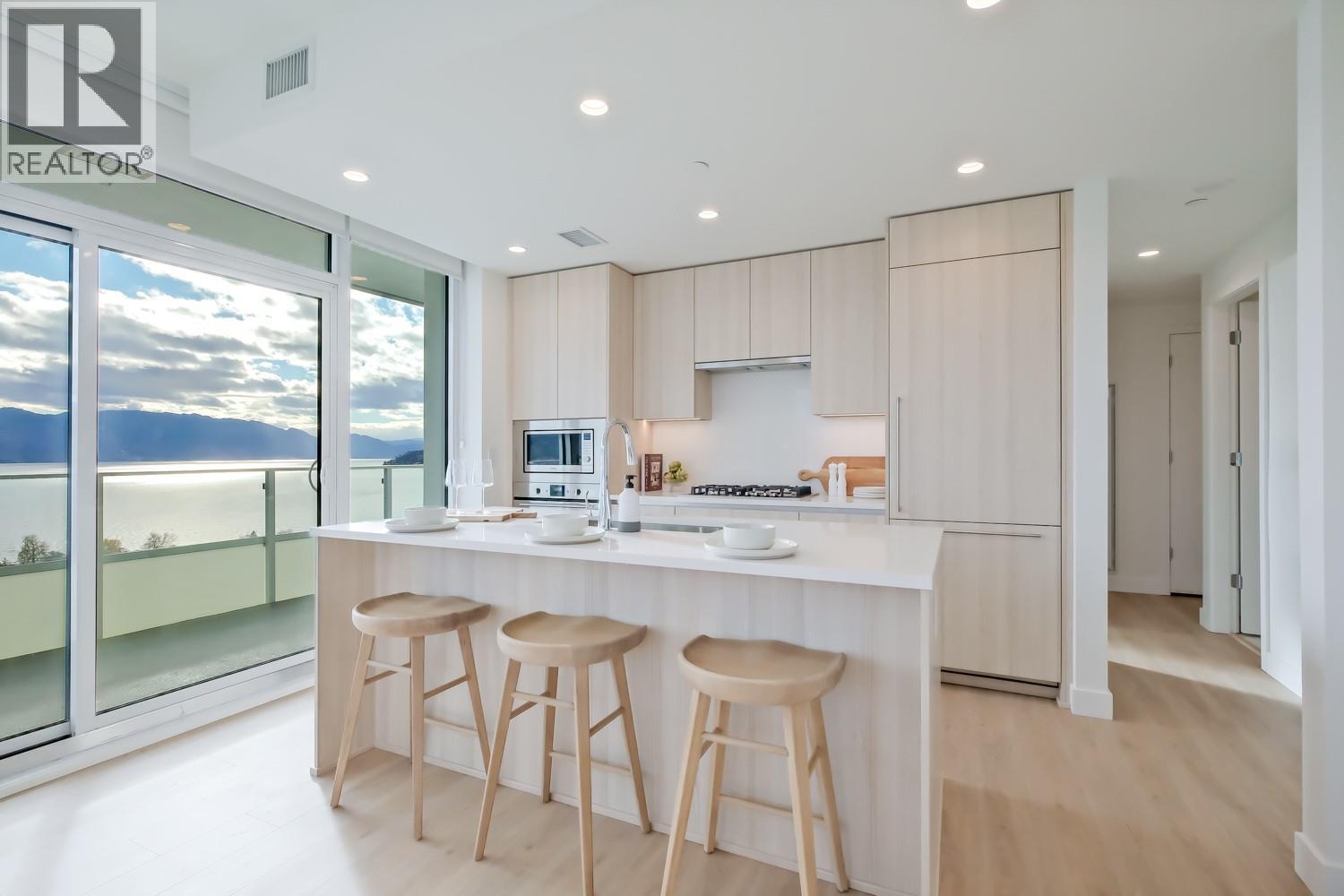 238 Leon Avenue Unit# 2401, Kelowna, British Columbia V1Y 6H9 - Photo 4 - 10379346