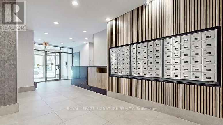 207 - 140 Bathurst Street, Toronto, Ontario  M5V 3N8 - Photo 4 - C12877172