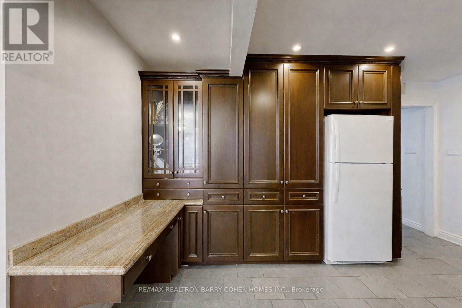 195 Rumble Avenue, Richmond Hill (Mill Pond), Ontario  L4C 4G5 - Photo 10 - N12881226