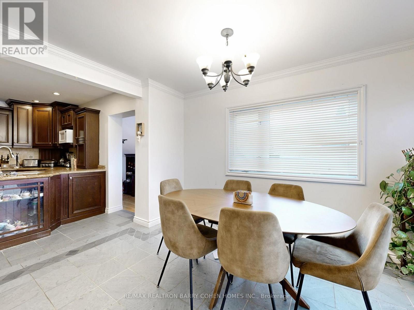 195 Rumble Avenue, Richmond Hill (Mill Pond), Ontario  L4C 4G5 - Photo 11 - N12881226