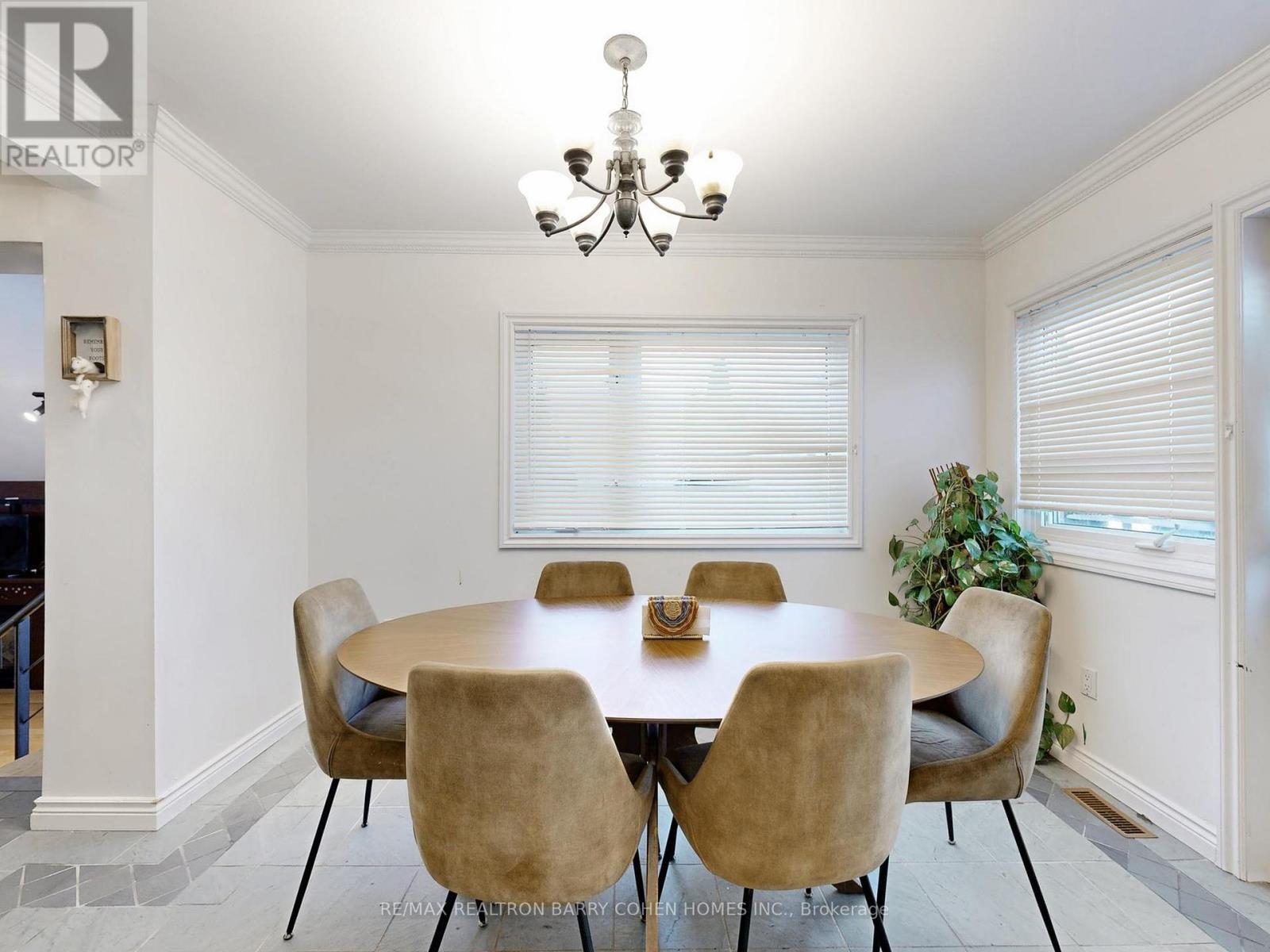 195 Rumble Avenue, Richmond Hill (Mill Pond), Ontario  L4C 4G5 - Photo 12 - N12881226