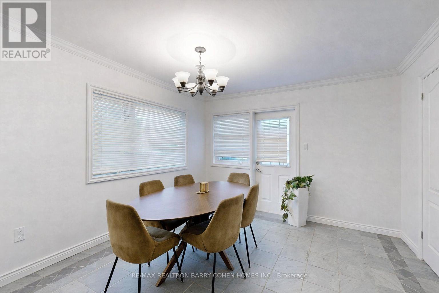 195 Rumble Avenue, Richmond Hill (Mill Pond), Ontario  L4C 4G5 - Photo 13 - N12881226