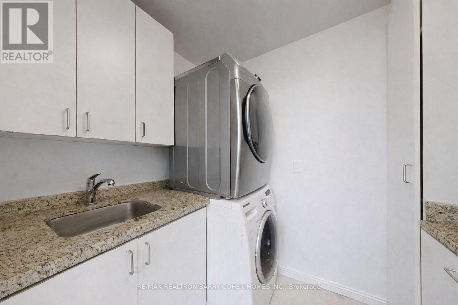 195 Rumble Avenue, Richmond Hill (Mill Pond), Ontario  L4C 4G5 - Photo 14 - N12881226