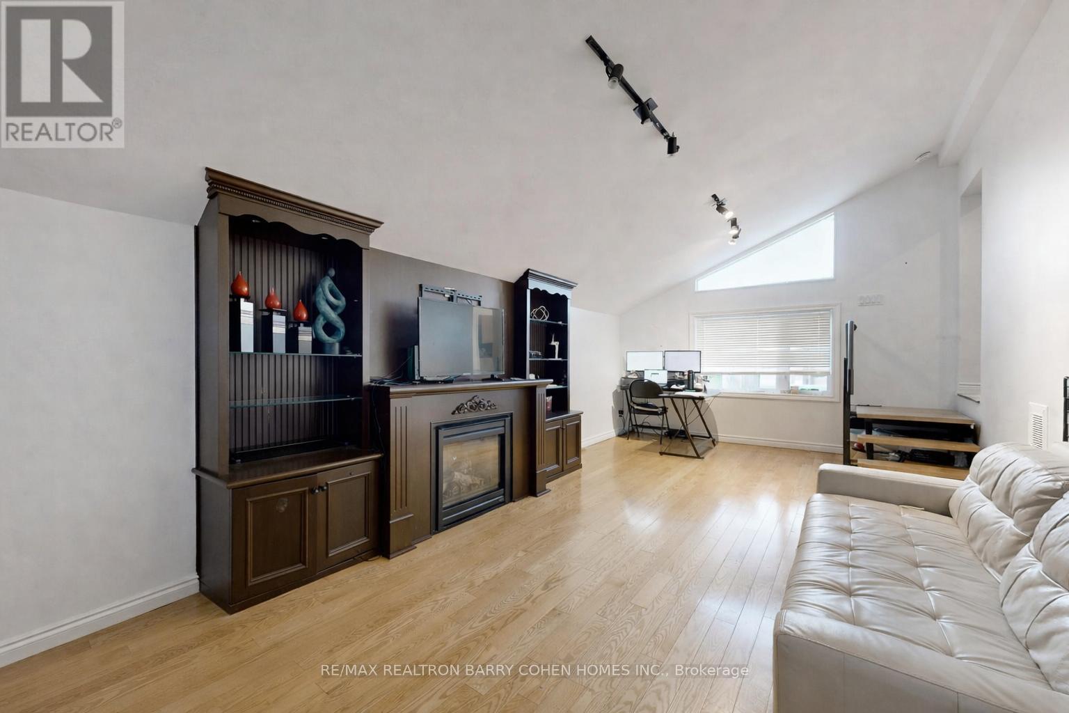 195 Rumble Avenue, Richmond Hill (Mill Pond), Ontario  L4C 4G5 - Photo 15 - N12881226