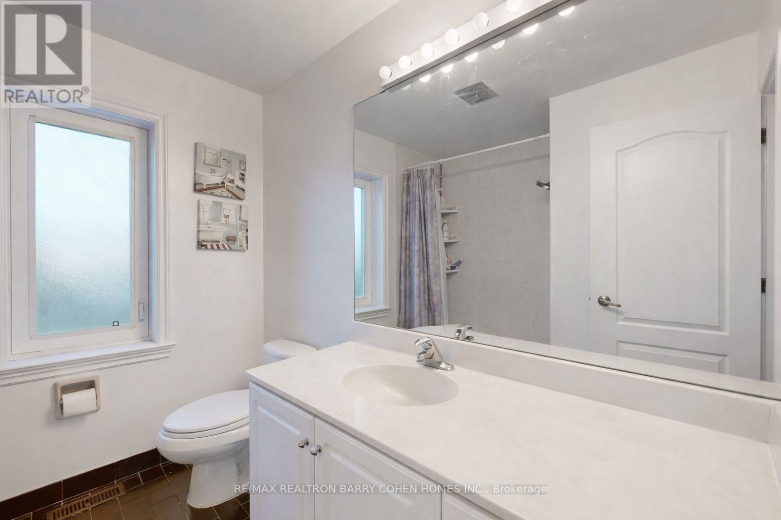 195 Rumble Avenue, Richmond Hill (Mill Pond), Ontario  L4C 4G5 - Photo 17 - N12881226