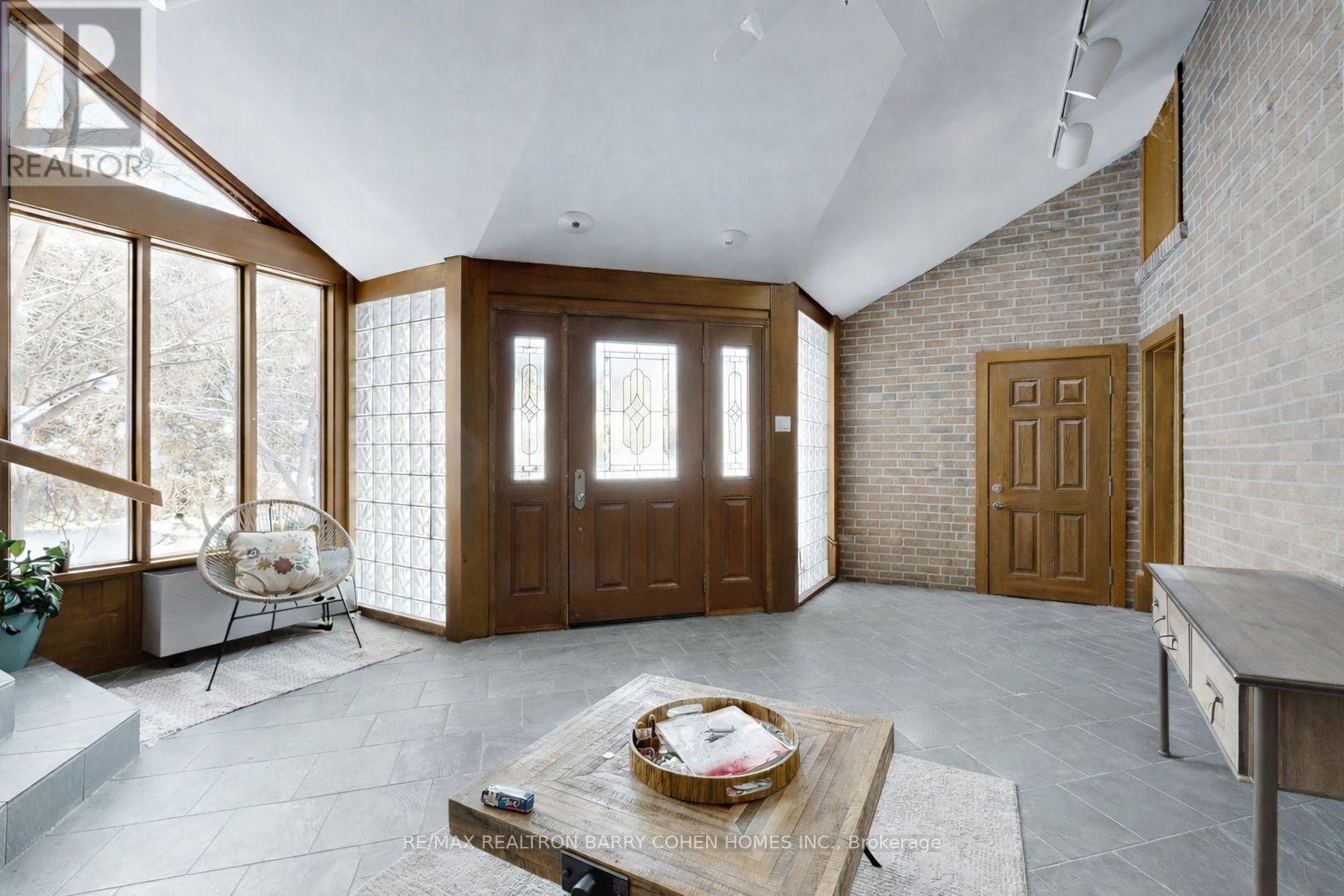 195 Rumble Avenue, Richmond Hill (Mill Pond), Ontario  L4C 4G5 - Photo 2 - N12881226