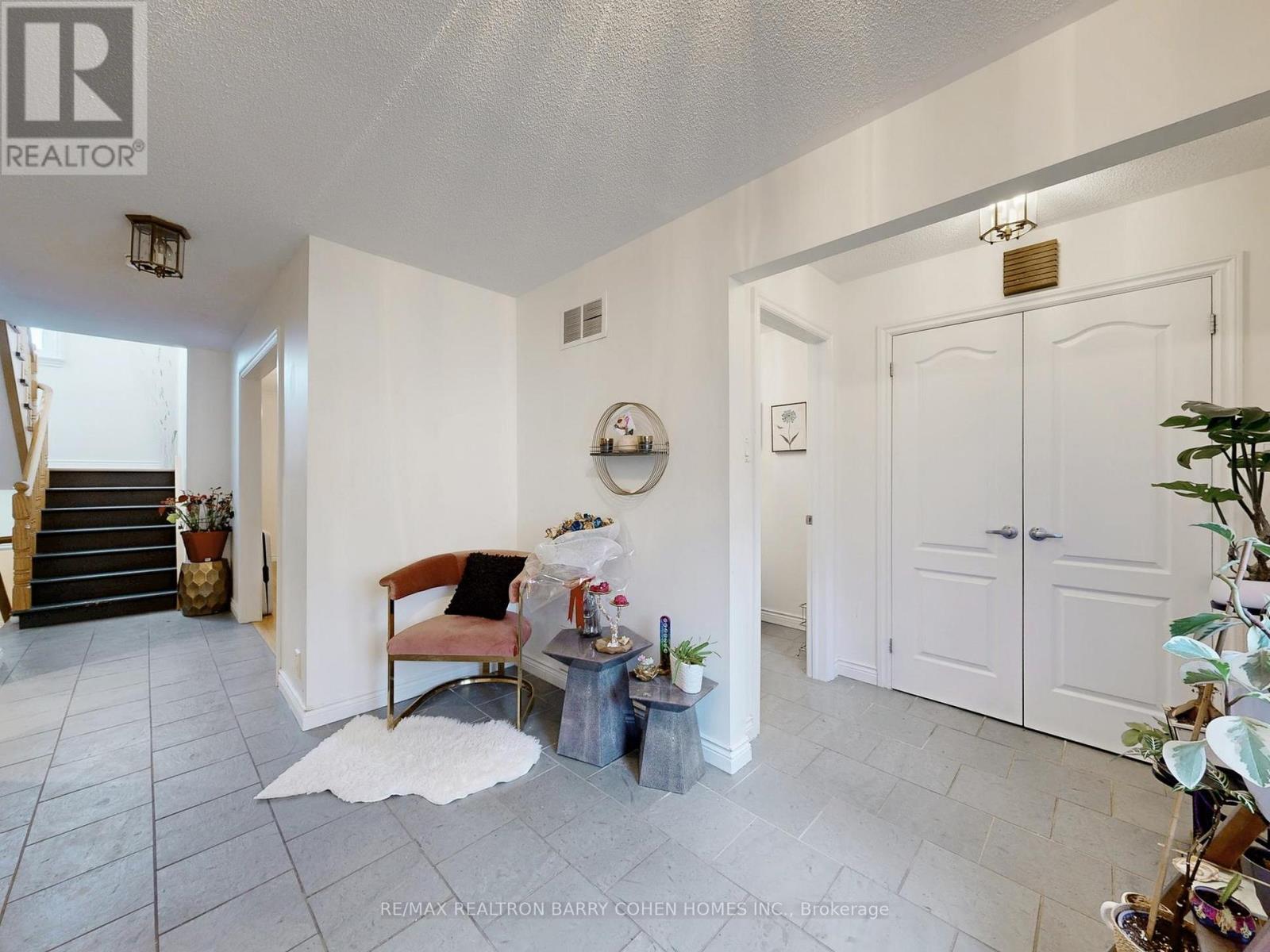 195 Rumble Avenue, Richmond Hill (Mill Pond), Ontario  L4C 4G5 - Photo 5 - N12881226