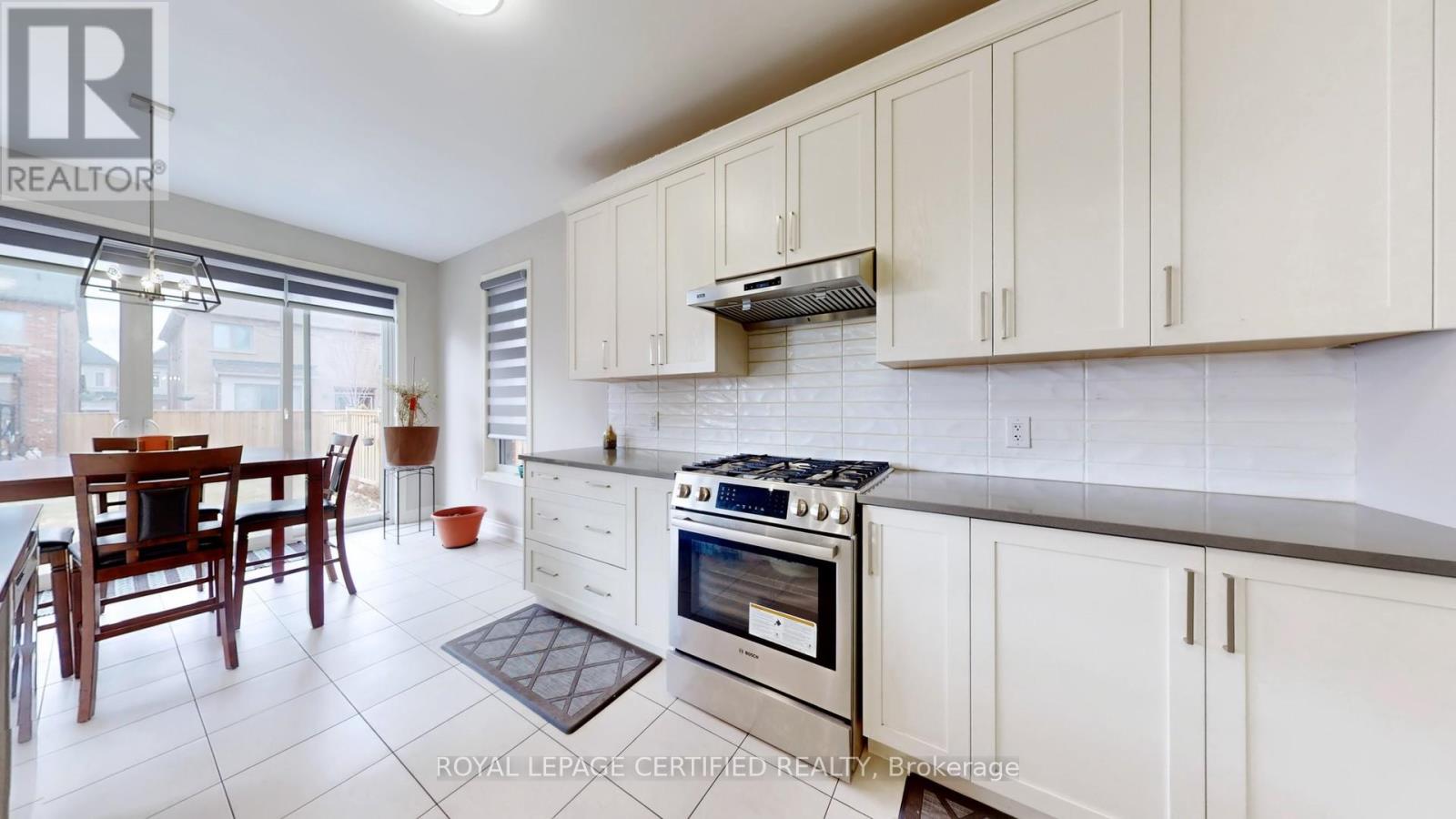 21 Ouellette Drive, Whitby, Ontario  L1P 0E3 - Photo 12 - E12858640