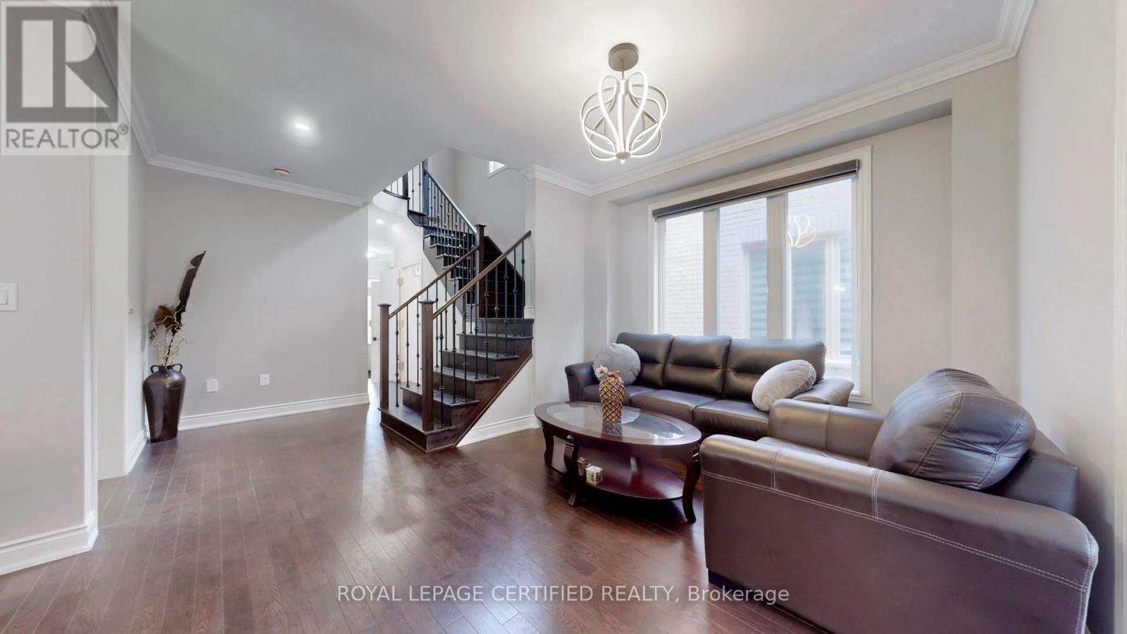 21 Ouellette Drive, Whitby, Ontario  L1P 0E3 - Photo 5 - E12858640