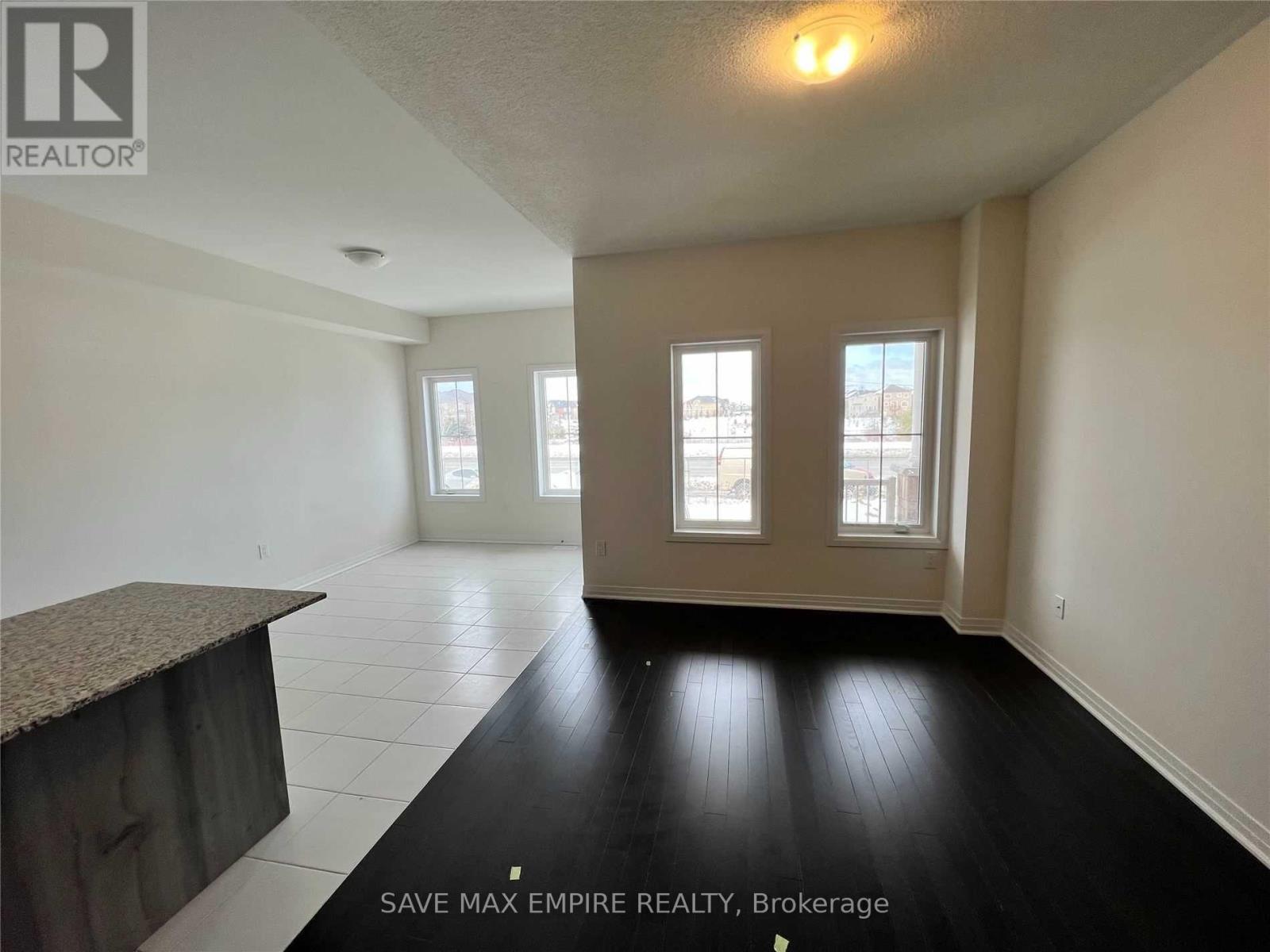 5 Brixham Lane, Brampton (Fletcher's Meadow), Ontario  L7A 5K2 - Photo 5 - W12840854