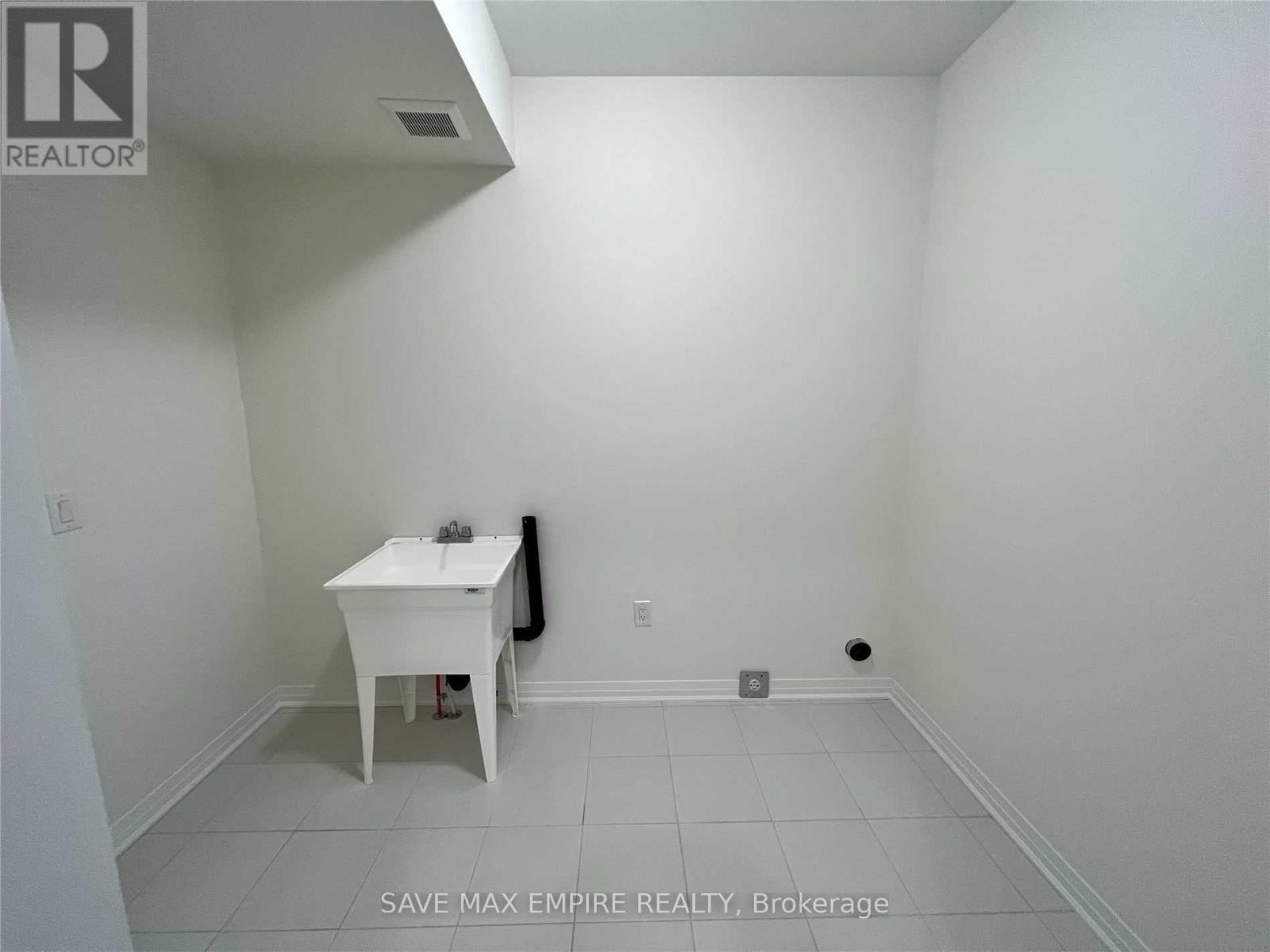 5 Brixham Lane, Brampton (Fletcher's Meadow), Ontario  L7A 5K2 - Photo 12 - W12840854