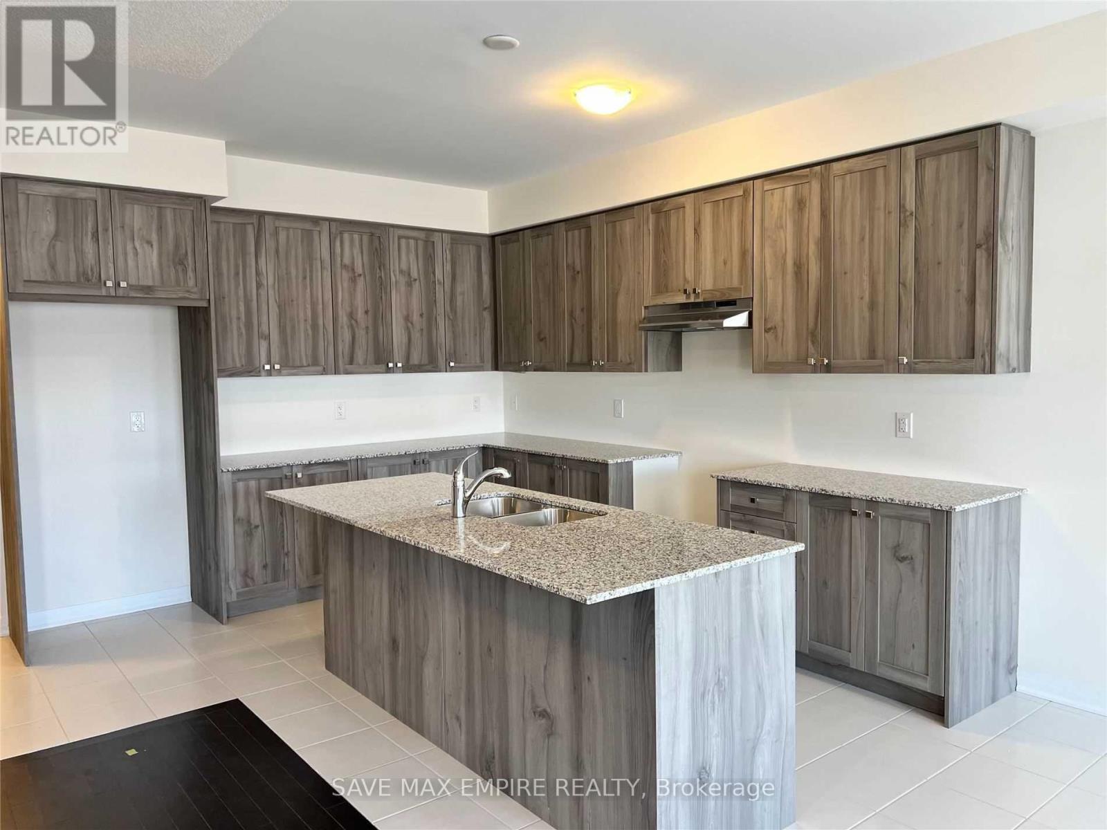 5 Brixham Lane, Brampton (Fletcher's Meadow), Ontario  L7A 5K2 - Photo 7 - W12840854