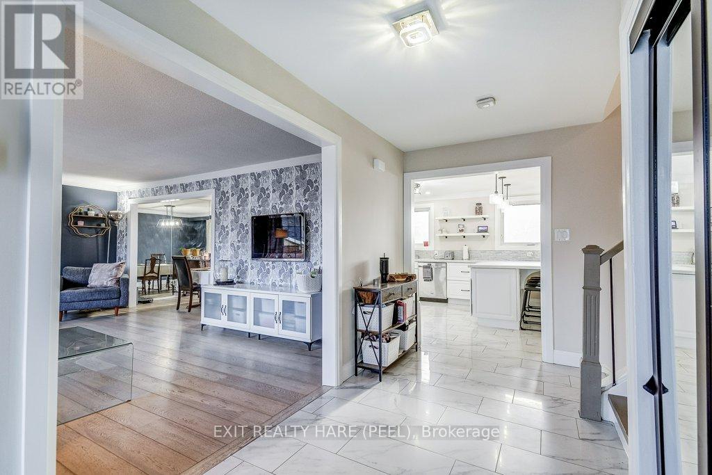 2516 Woburn Crescent, Oakville, Ontario  L6L 5E9 - Photo 6 - W12880096