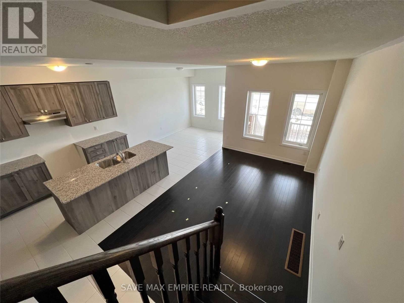 5 Brixham Lane, Brampton (Fletcher's Meadow), Ontario  L7A 5K2 - Photo 8 - W12840854