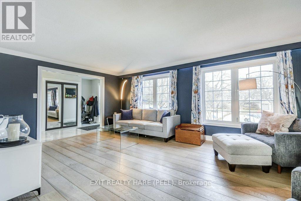 2516 Woburn Crescent, Oakville, Ontario  L6L 5E9 - Photo 10 - W12880096