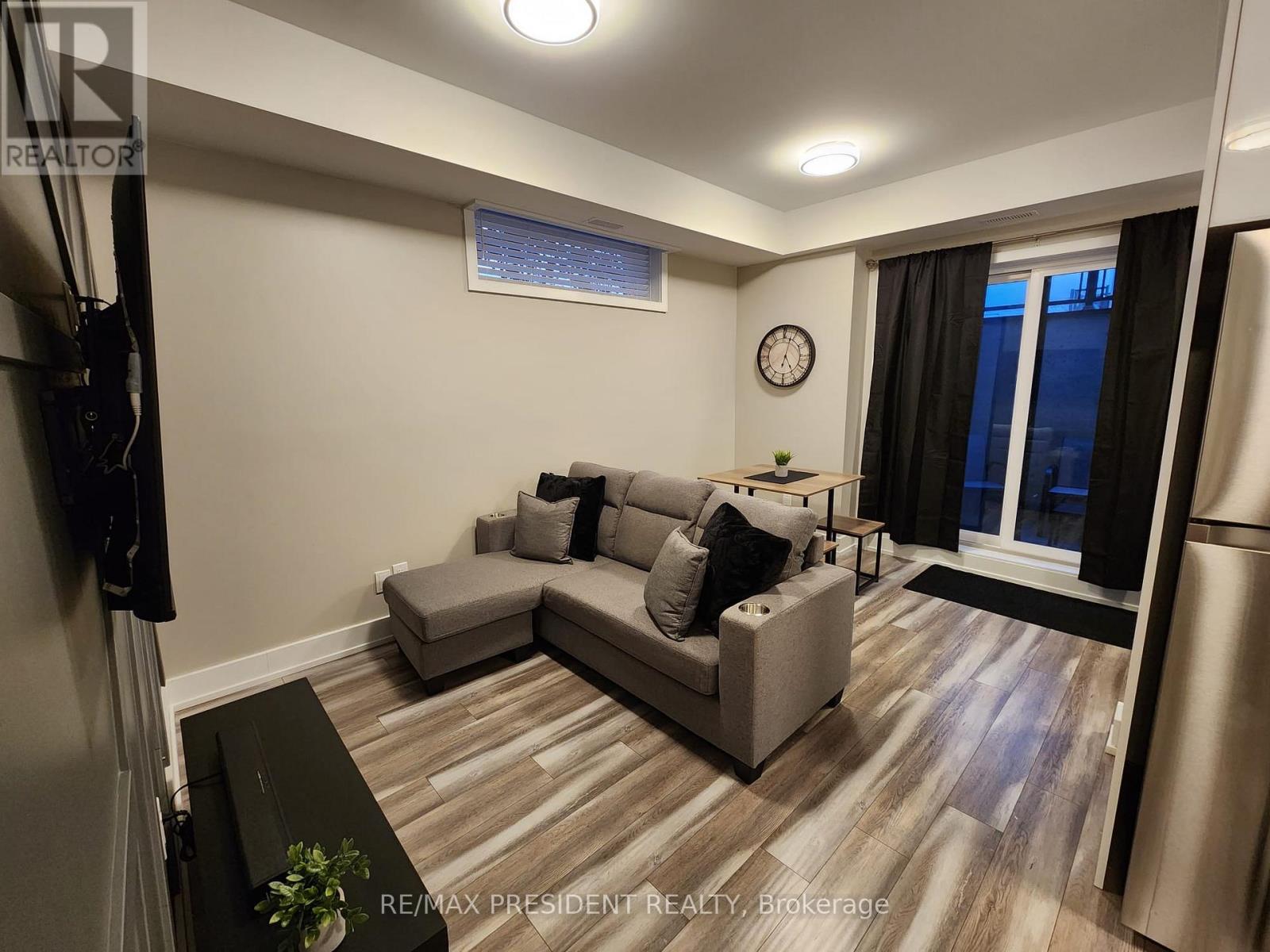 113 - 6065 Mcleod Road, Niagara Falls, Ontario  L2G 3E6 - Photo 2 - X12880418