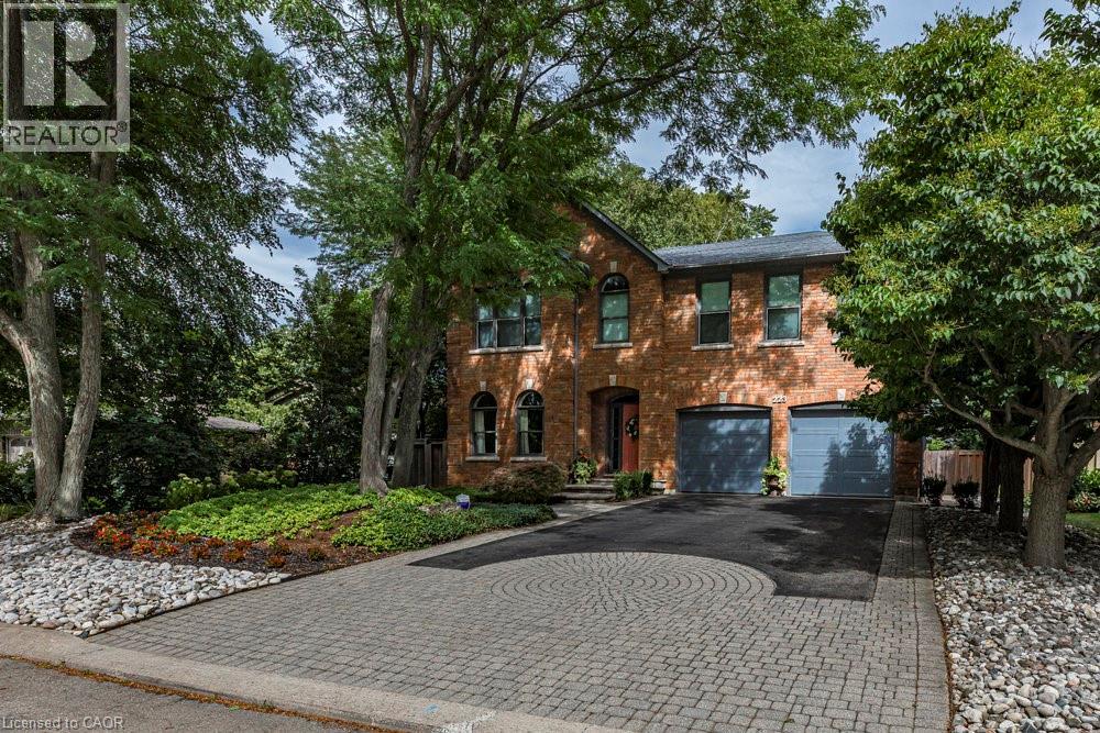 223 BRIAR HILL Crescent, Ancaster, Ontario