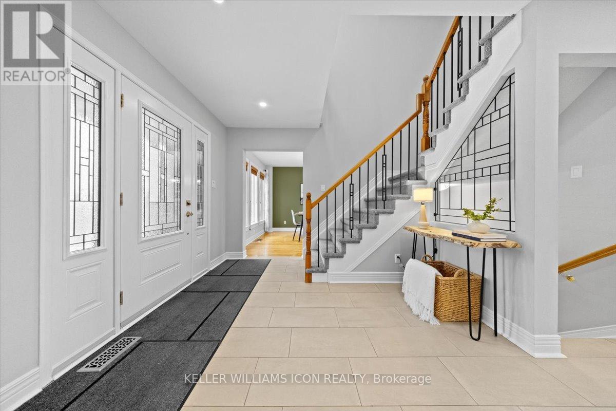 26 Tanner Crescent, Ottawa, Ontario  K2K 2M7 - Photo 2 - X12880534