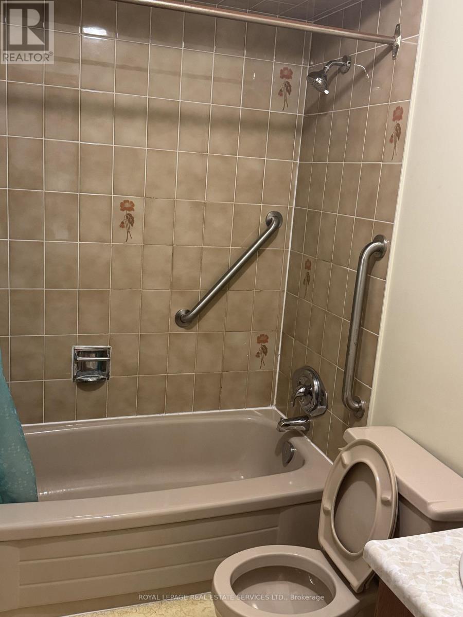 Room - 3158 Nawbrook Road, Mississauga, Ontario  L4X 2V5 - Photo 13 - W12881270