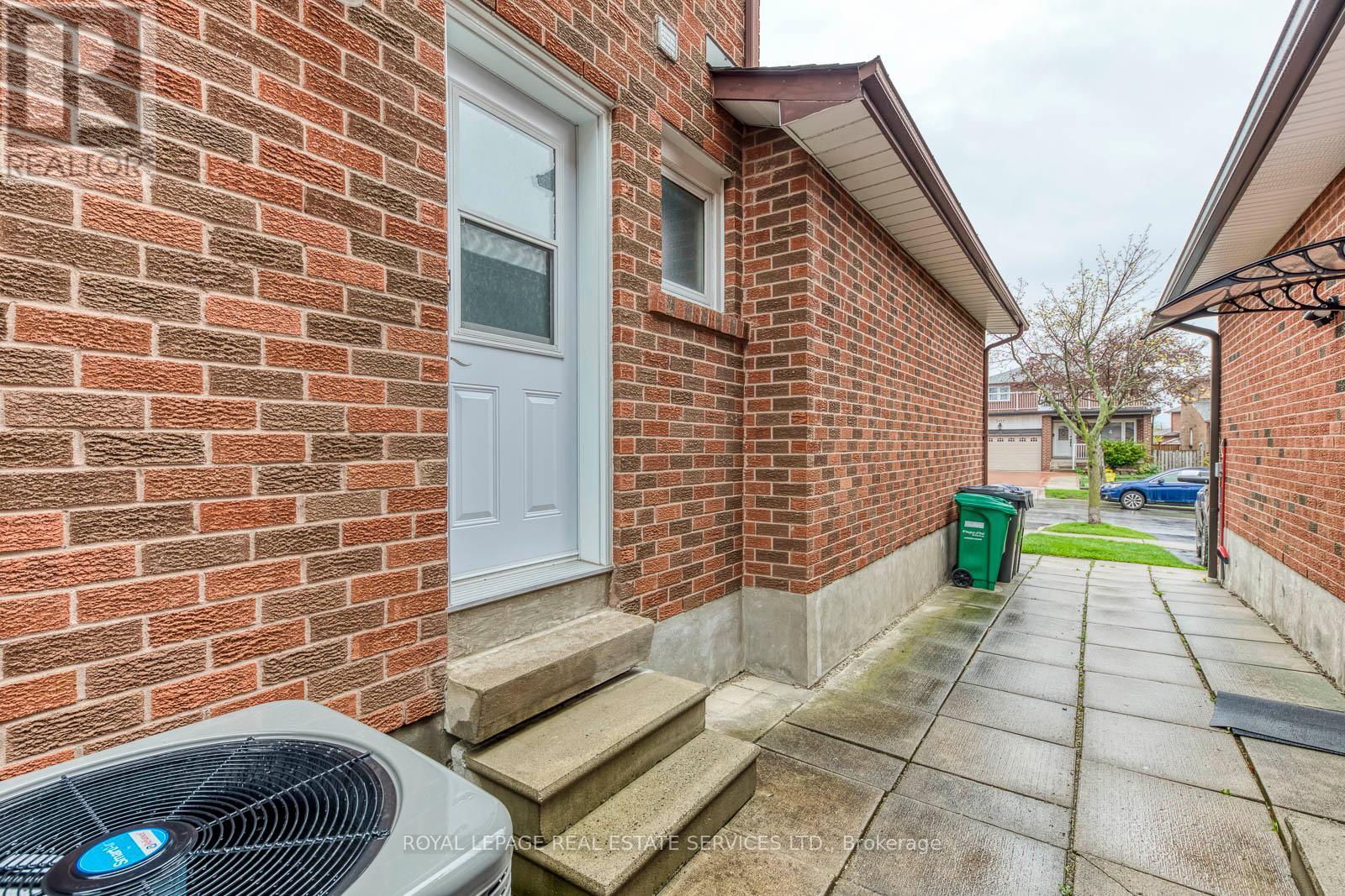 Room - 3158 Nawbrook Road, Mississauga, Ontario  L4X 2V5 - Photo 3 - W12881270