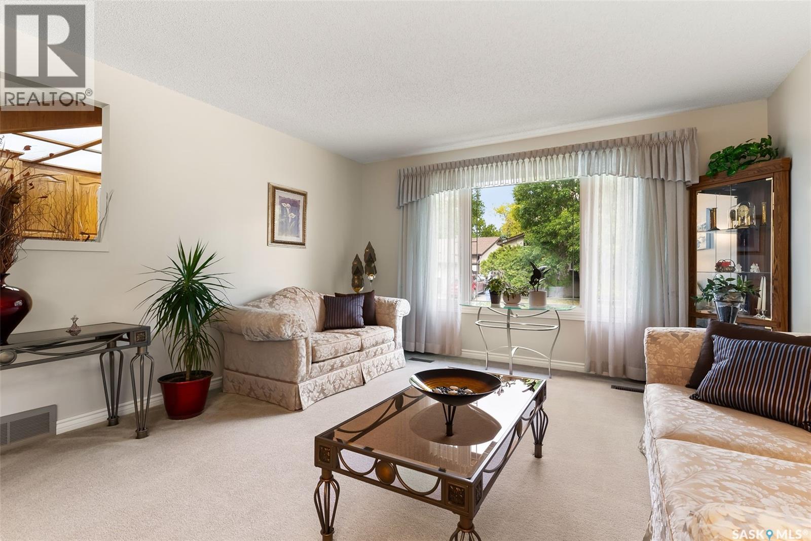 927 Cole Street N, Regina, Saskatchewan  S4X 2A3 - Photo 5 - SK030413