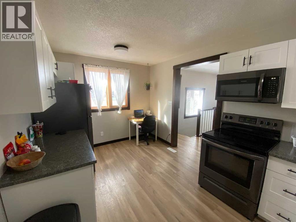 302 6 Avenue W, Bassano, Alberta  T0J 0B0 - Photo 6 - A2293217