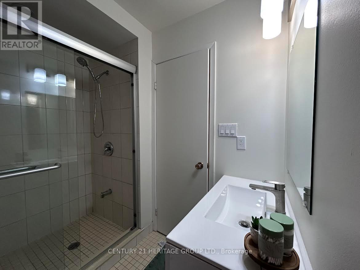 38 Gray Crescent, Richmond Hill, Ontario  L4C 5V5 - Photo 9 - N12879890