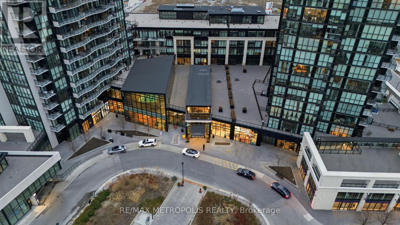 704 - 2900 Highway No. 7, Vaughan, Ontario  L4K 0G3 - Photo 2 - N12881016