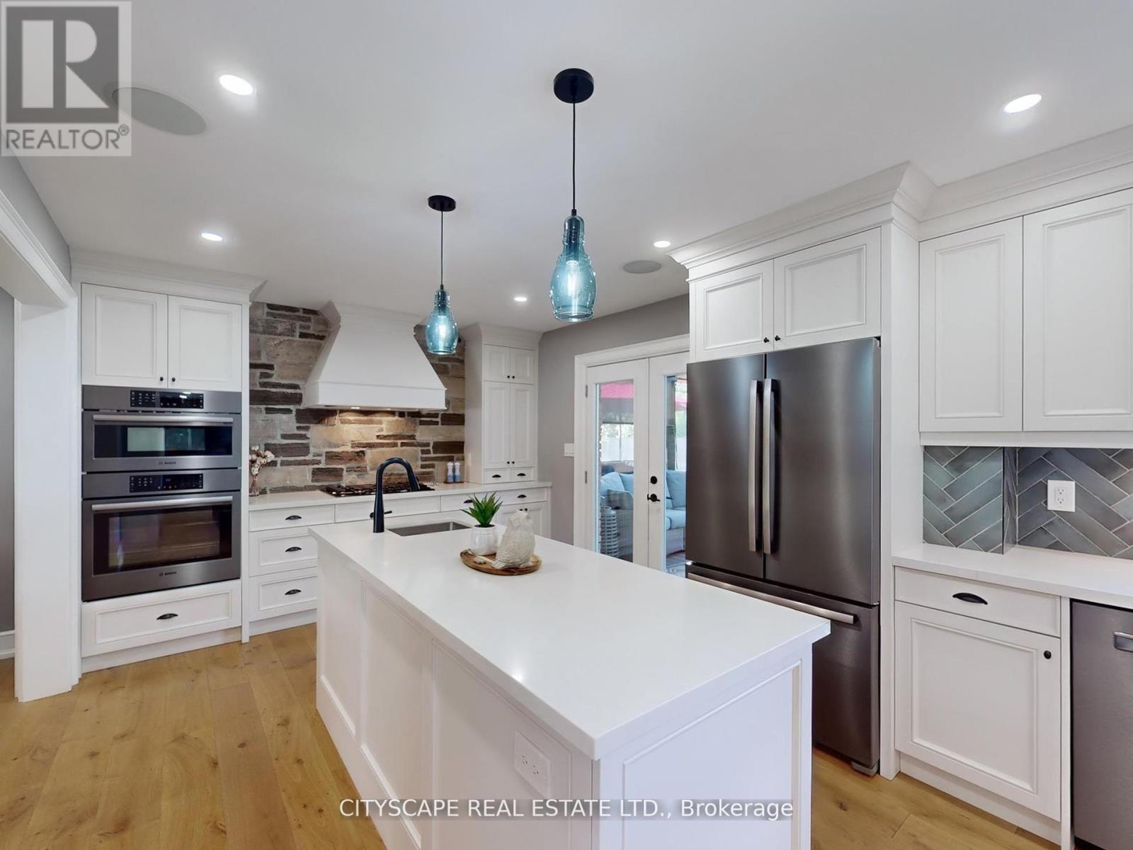 2585 Kenna Court, Mississauga (Sheridan), Ontario  L5K 2K4 - Photo 6 - W12878702