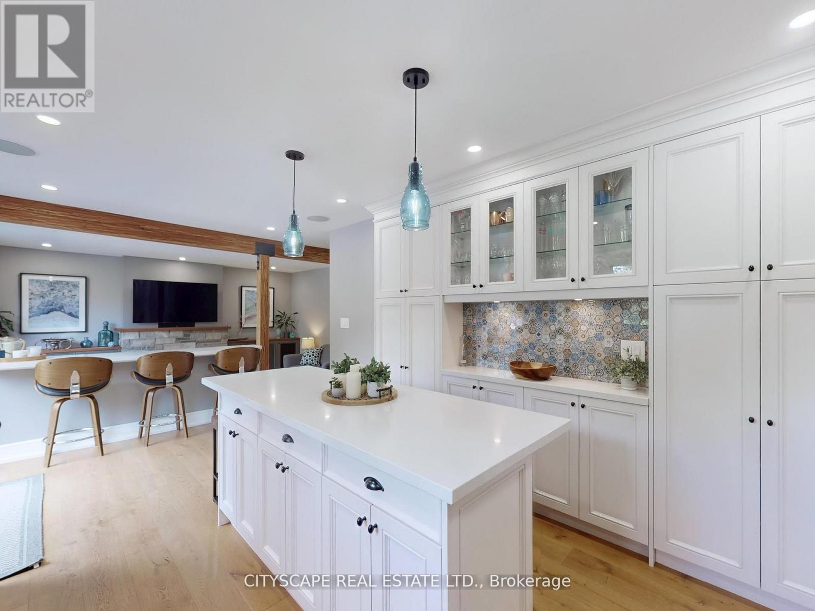 2585 Kenna Court, Mississauga (Sheridan), Ontario  L5K 2K4 - Photo 8 - W12878702