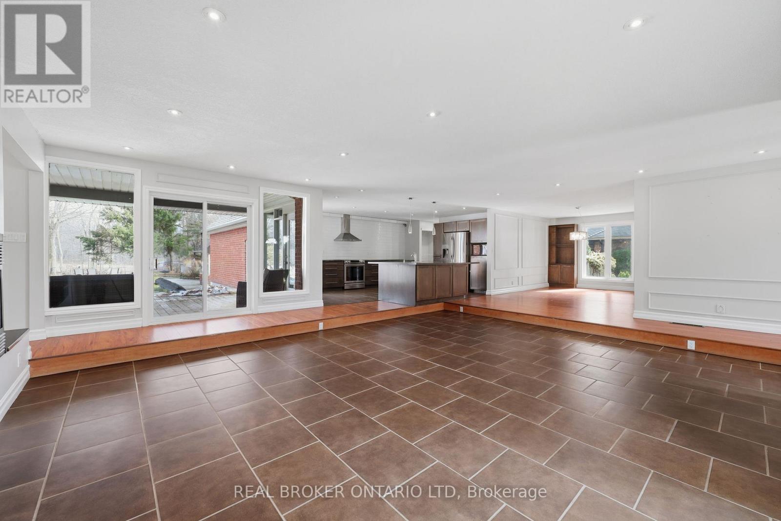 Photo 5 of 50 for 6152 Bostwick Road