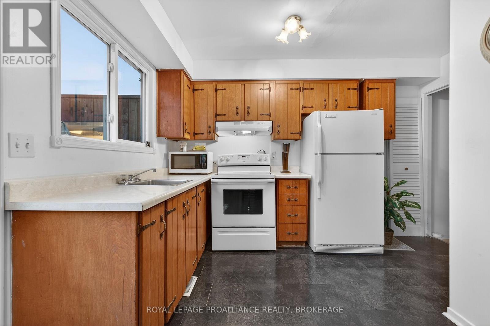 759 Somerset Crescent, Kingston (North Of Taylor-Kidd Blvd), Ontario  K7P 1G3 - Photo 10 - X12881476