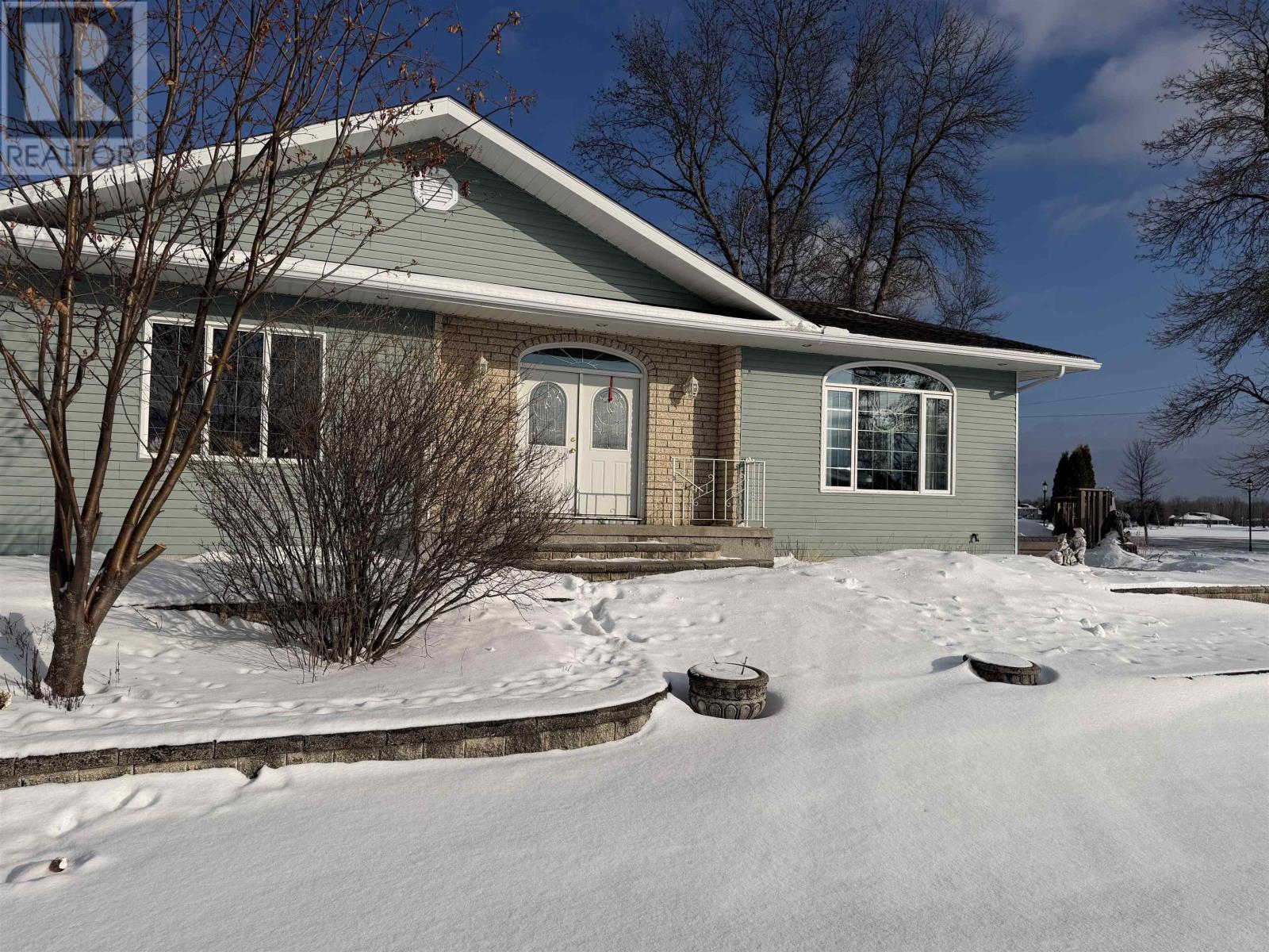 1105 Nelson St, Fort Frances, Ontario  P9A 1C3 - Photo 2 - TB2600331