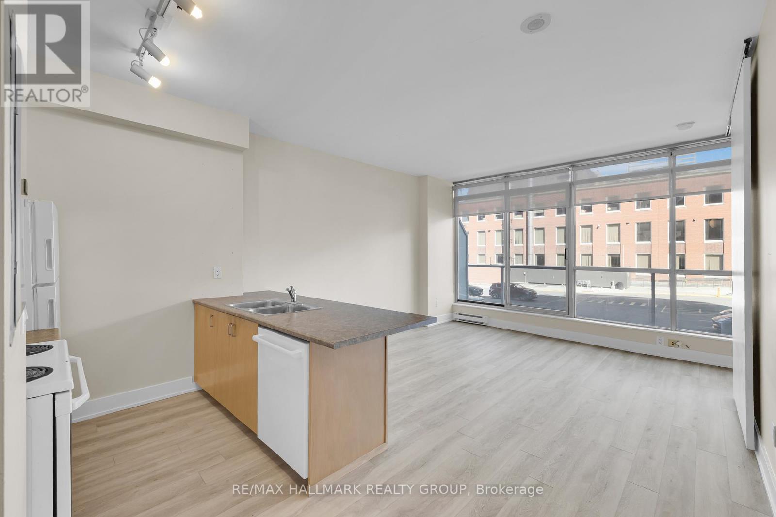 210 - 180 York Street, Ottawa, Ontario  K1N 1J6 - Photo 5 - X12881490