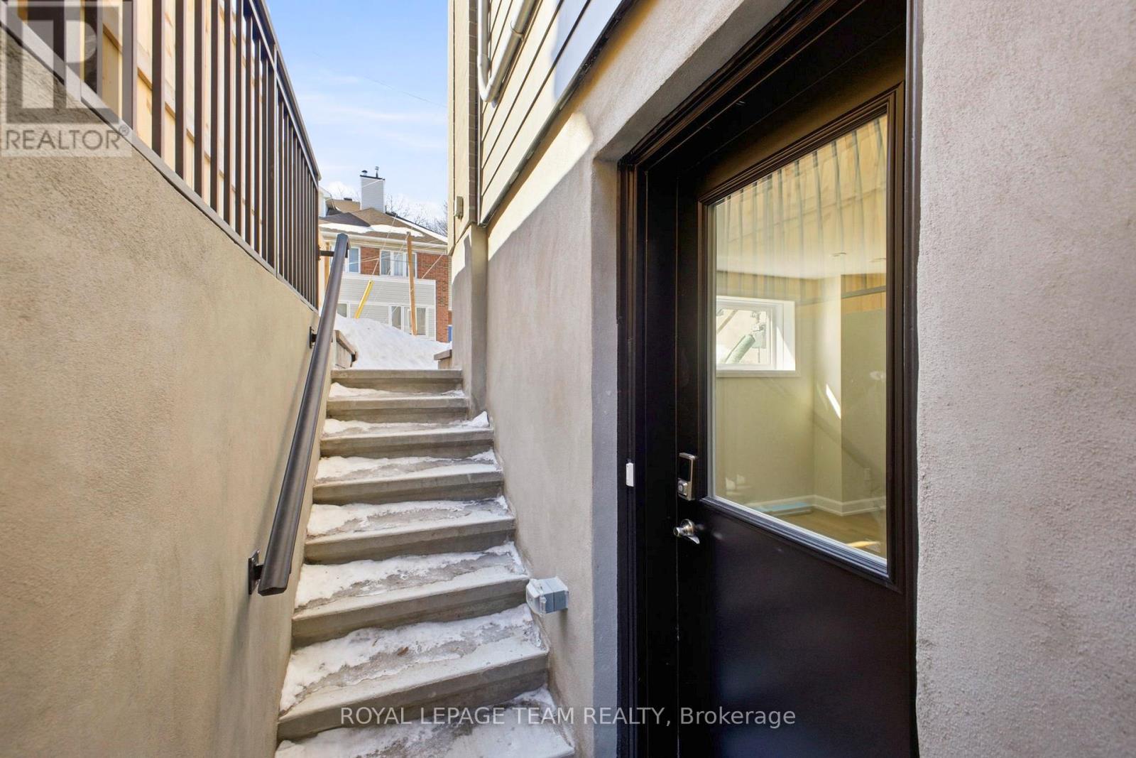 B - 7 Gwynne Avenue, Ottawa, Ontario  K1Y 1X1 - Photo 4 - X12881552