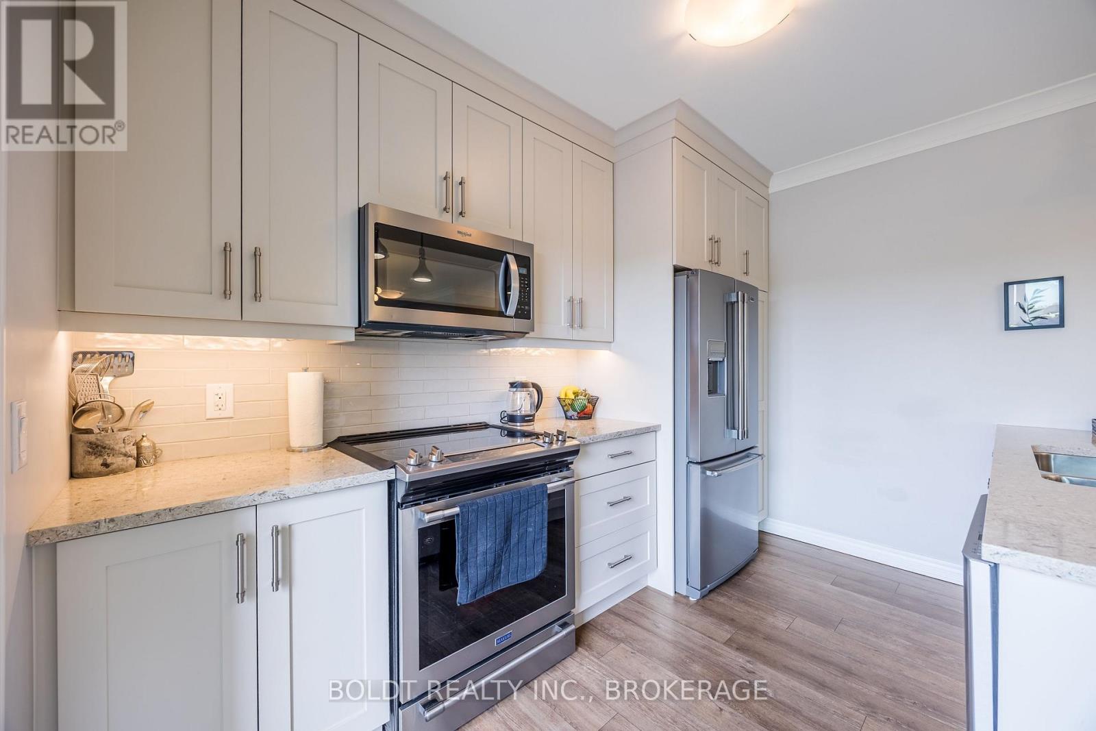 507 - 16 Wood Street, St. Catharines, Ontario  L2N 2A9 - Photo 10 - X12881456