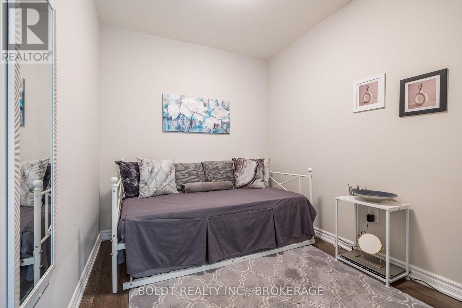 507 - 16 Wood Street, St. Catharines, Ontario  L2N 2A9 - Photo 14 - X12881456