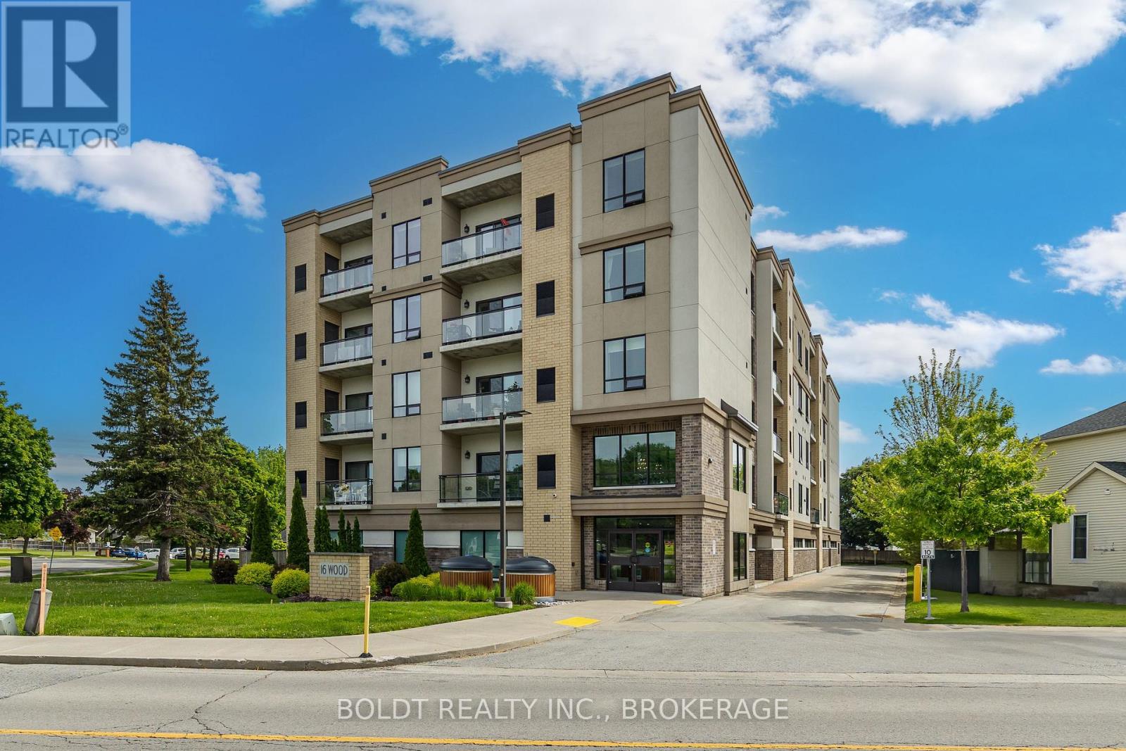 507 - 16 Wood Street, St. Catharines, Ontario  L2N 2A9 - Photo 2 - X12881456