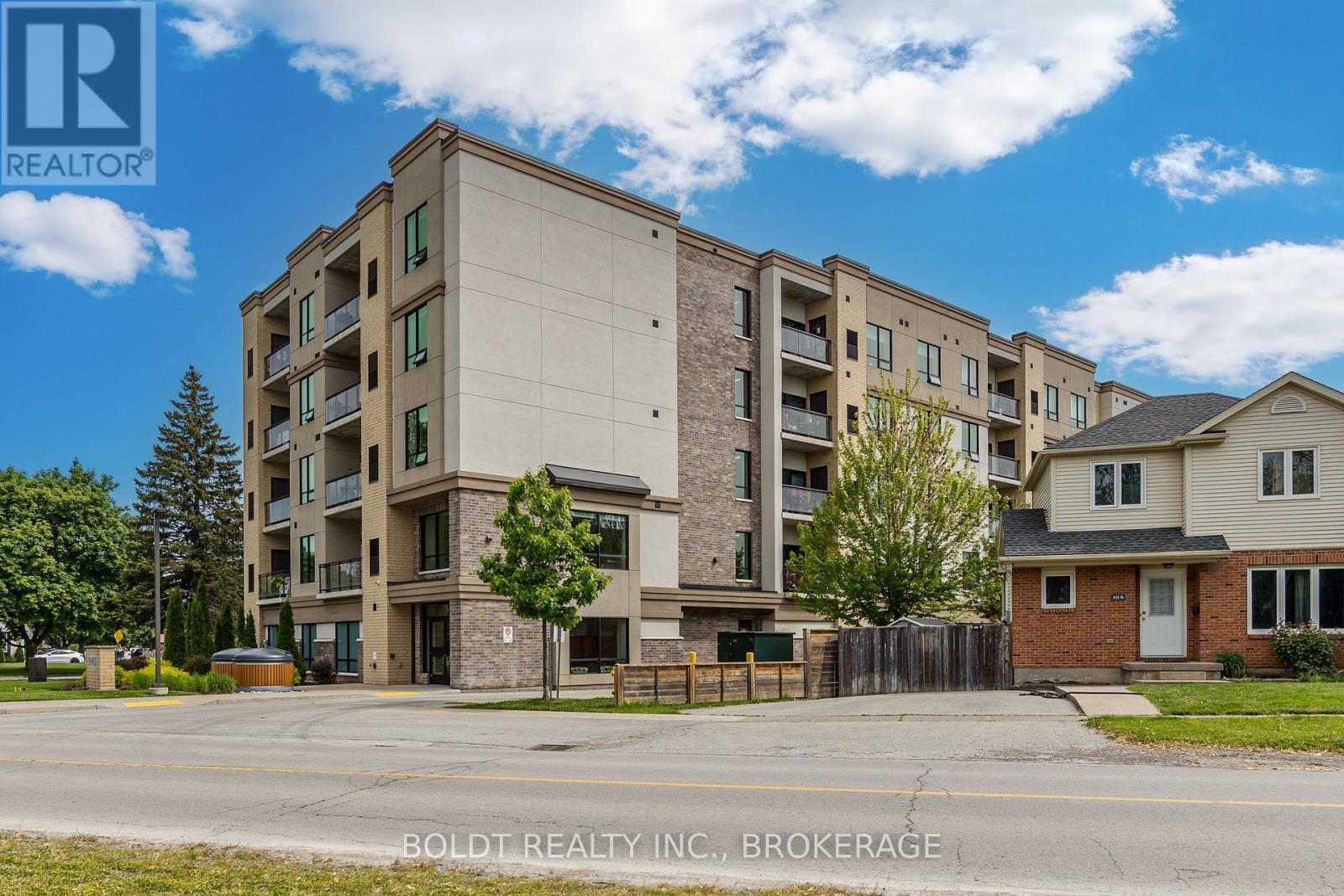 507 - 16 Wood Street, St. Catharines, Ontario  L2N 2A9 - Photo 5 - X12881456