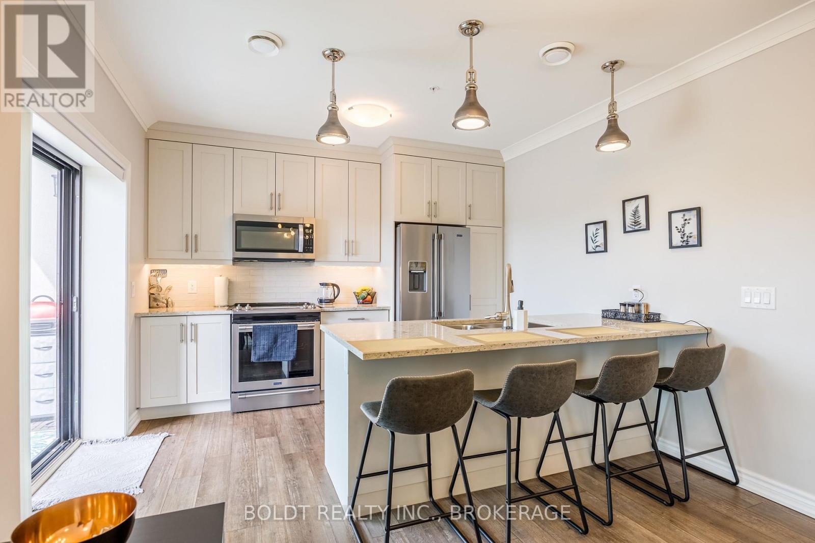 507 - 16 Wood Street, St. Catharines, Ontario  L2N 2A9 - Photo 8 - X12881456