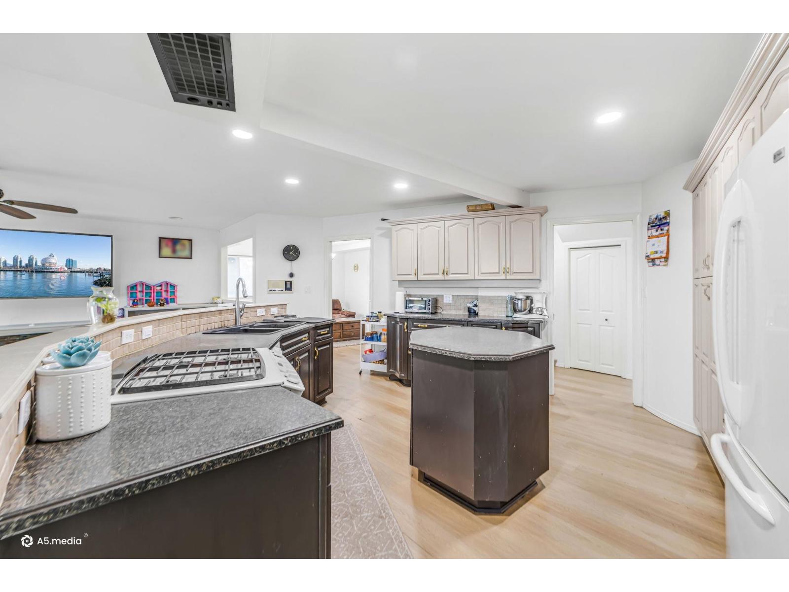 3737 Lethbridge Drive, Abbotsford, British Columbia  V3G 1J5 - Photo 5 - R3094059