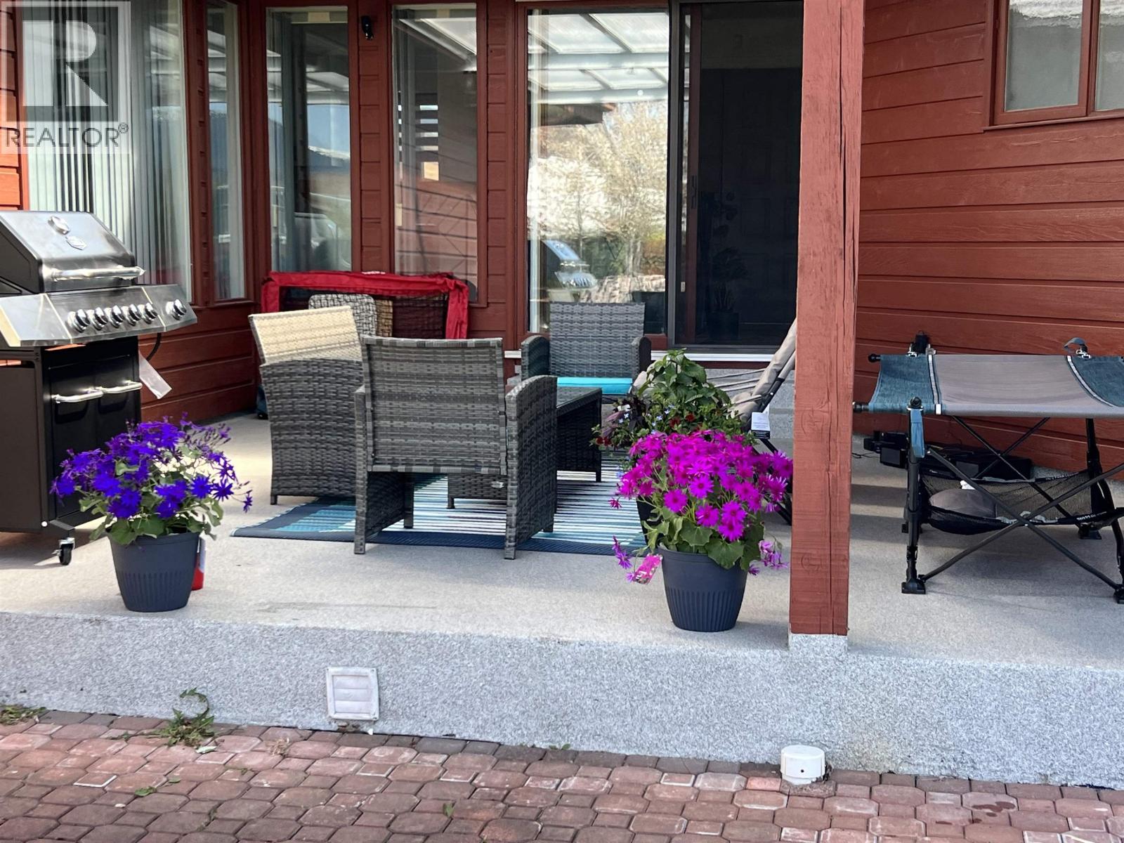 8 Meldrum Street, Kitimat, British Columbia  V8C 2L3 - Photo 3 - R3096317